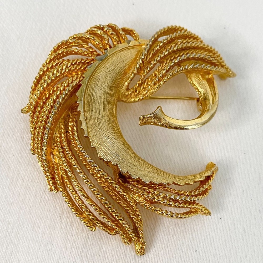 💎BSK Signed Gold Tone Abstract Rope Feather Brooch Pin Vintage
